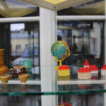 Zabawki - rzeźba ceramiczna. Wystawa Katarzyny Handzlik w Muzeum Zabawek i Zabawy / Kamil Król / Radio Kielce