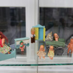 Zabawki - rzeźba ceramiczna. Wystawa Katarzyny Handzlik w Muzeum Zabawek i Zabawy / Kamil Król / Radio Kielce