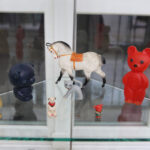 Zabawki - rzeźba ceramiczna. Wystawa Katarzyny Handzlik w Muzeum Zabawek i Zabawy / Kamil Król / Radio Kielce