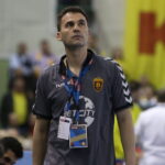 Rewanżowy mecz ćwierćfinału LM piłkarzy ręcznych: Vive Tauron Kielce - Vardar Skopje. Trener gości / Kamil Król / Radio Kielce