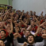 Rewanżowy mecz ćwierćfinału LM piłkarzy ręcznych: Vive Tauron Kielce - Vardar Skopje. Kibice gości / Kamil Król / Radio Kielce