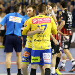 Rewanżowy mecz ćwierćfinału LM piłkarzy ręcznych: Vive Tauron Kielce - Vardar Skopje. Pomeczowa radość / Kamil Król / Radio Kielce