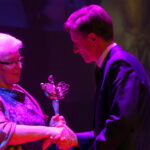 Gala plebiscytu Nagrody Wojewody "Laur Świętokrzyski". W kategorii Gmina Pokoleniowa "Laura" otrzymało miasto Sędziszów / Kamil Król / Radio Kielce