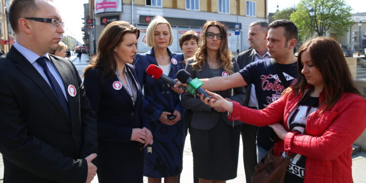 Konferencja PO na placu Artystów / Kamil Król / Radio Kielce