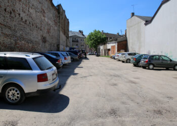 Parking pomiędzy ulicami Bodzentyńską, a Kaczyńskiego w Kielcach / Kamil Król / Radio Kielce