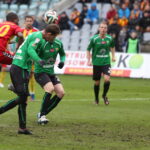 26. kolejka T-Mobile Ekstraklasy: Korona Kielce - Górnik Łęczna. Głową strzela Luis Carlos / Kamil Król / Radio Kielce