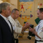 Uroczystość wręczenia karatekom z Kieleckiego Klubu Karate Kyokushin certyfikatów i pasów na I i II stopień dan / Kamil Król / Radio Kielce