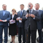 30.04.2015 Konferencja wicemarszałka Sejmu Marka Kuchcińskiego na placu Artystów w Kielcach / Kamil Król / Radio Kielce