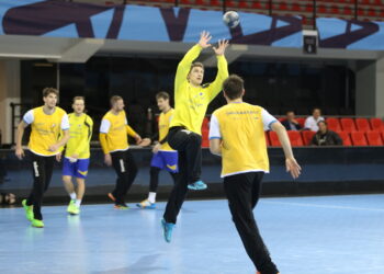 Trening piłkarzy ręcznych Vive Tauronu Kielce w hali Jane Sandanski Arena w Skopje / Kamil Król / Radio Kielce