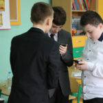 1.4.2015 Kielce. Sprawdzian szóstoklasisty w Szkole Podstawowej nr 19.  Szóstoklasiści mają przerwę. Po odpoczynku czeka ich jeszcze test z języka obcego. / Wojciech Habdas / Radio Kielce