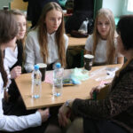 1.4.2015 Kielce. Sprawdzian szóstoklasisty w Szkole Podstawowej nr 19.  Szóstoklasiści mają przerwę. Po odpoczynku czeka ich jeszcze test z języka obcego. / Wojciech Habdas / Radio Kielce