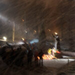 2.4.2015 Kielce. 10 rocznica śmierci Jana Pawła II. Ponad 100 osób spotkało się na pl. Jana Pawła II przed Bazyliką Katedralną w Kielcach. / Wojciech Habdas / Radio Kielce