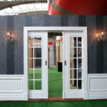 10.4.2015 Kielce. Targi "Dom i ogród". Drzwi firmy Mikos z Godowa w województwie świętokrzyskim. / Wojciech Habdas / Radio Kielce