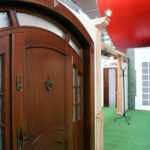 10.4.2015 Kielce. Targi "Dom i ogród". Drzwi firmy Mikos z Godowa w województwie świętokrzyskim. / Wojciech Habdas / Radio Kielce