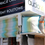 10.4.2015 Kielce. Targi "Dom i ogród". Firma Widok dba o upiększanie okien. Do wyboru m.in. rolety, żaluzje plisowane. / Wojciech Habdas / Radio Kielce