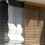 10.4.2015 Kielce. Targi "Dom i ogród". Firma Widok dba o upiększanie okien. Do wyboru m.in. rolety, żaluzje plisowane. / Wojciech Habdas / Radio Kielce