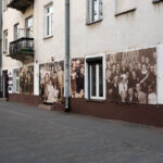 22.4.2015 Kielce. W kamienicy  przy Planty 9 zorganizowana została wystawa fotografii Żydów polskich pt.„I ciągle widzę ich twarze” / Wojciech Habdas / Radio Kielce