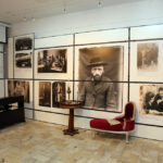 22.4.2015 Kielce. W kamienicy  przy Planty 9 zorganizowana została wystawa fotografii Żydów polskich pt.„I ciągle widzę ich twarze” / Wojciech Habdas / Radio Kielce