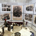 22.4.2015 Kielce. W kamienicy  przy Planty 9 zorganizowana została wystawa fotografii Żydów polskich pt.„I ciągle widzę ich twarze” / Wojciech Habdas / Radio Kielce