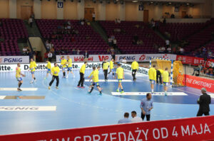 25.4.2015 Warszawa. Półfinał turnieju Final Four. Rozgrzewka. / Wojciech Habdas / Radio Kielce