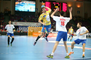 25.4.2015 Warszawa. W półfinale, rozgrywanego na warszawskim Torwarze turnieju Final Four, piłkarze Vive Tauron Kielce pokonali Górnika Zabrze 38:28 (18:15) / Wojciech Habdas / Radio Kielce