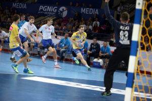 25.4.2015 Warszawa. W półfinale, rozgrywanego na warszawskim Torwarze turnieju Final Four, piłkarze Vive Tauron Kielce pokonali Górnika Zabrze 38:28 (18:15) / Wojciech Habdas / Radio Kielce