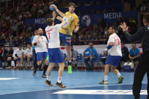 25.4.2015 Warszawa. W półfinale, rozgrywanego na warszawskim Torwarze turnieju Final Four, piłkarze Vive Tauron Kielce pokonali Górnika Zabrze 38:28 (18:15) / Wojciech Habdas / Radio Kielce