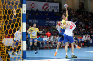 25.4.2015 Warszawa. W półfinale, rozgrywanego na warszawskim Torwarze turnieju Final Four, piłkarze Vive Tauron Kielce pokonali Górnika Zabrze 38:28 (18:15) / Wojciech Habdas / Radio Kielce