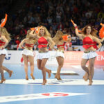 26.4.2015 Kielce. Puchar Polski dla Vive Tauron Kielce. W krótkich przerwach popis dawały cheerleaderki. / Wojciech Habdas / Radio Kielce