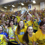 26.4.2015 Kielce. Puchar Polski dla Vive Tauron Kielce. Radość na trybunach. / Wojciech Habdas / Radio Kielce