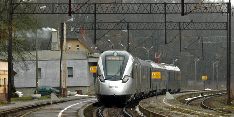 nowoczesny pociąg / rail.phototrans.eu / rail.phototrans.eu