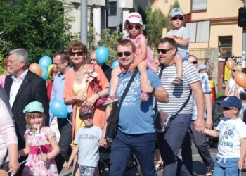 Sandomierski Marsz dla Życia i Rodziny / ks. Tomasz Lis / Radio Kielce