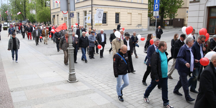 Kieleckie obchody święta 1 Maja (1 maja 2015 r.) / Piotr Michalski / Radio Kielce