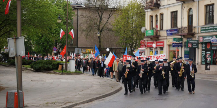 Ostrowieckie obchody Święta Pracy (1 maja 2015 r.) / Teresa Czajkowska / Radio Kielce