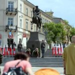 12.05.2013 80 rocznica śmierci marszałka Józefa Piłsudskiego. Składanie kwiatów. / Stanisław Blinstrub / Radio Kielce