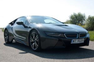 Sportowe hybrydowe BMW i8 / Robert Felczak / Radio Kielce