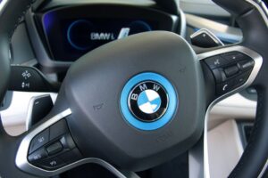 Sportowe hybrydowe BMW i8 / Robert Felczak / Radio Kielce