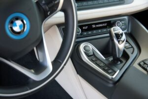 Sportowe hybrydowe BMW i8 / Robert Felczak / Radio Kielce