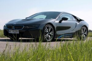 Sportowe hybrydowe BMW i8 / Robert Felczak / Radio Kielce