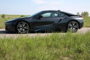 Sportowe hybrydowe BMW i8 / Robert Felczak / Radio Kielce