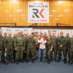 Wizyta w Radiu Kielce uczestników Międzynarodowego Kursu Obserwatorów Wojskowych / Kamil Król / Radio Kielce