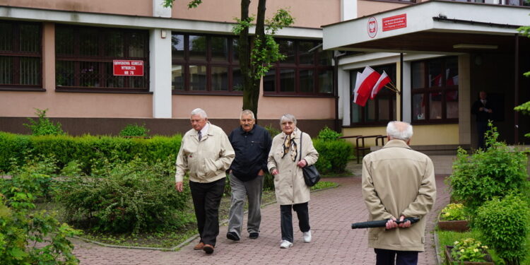 II tura wyborów prezydenckich. Głosowanie w kieleckich lokalach / Kamil Król / Radio Kielce