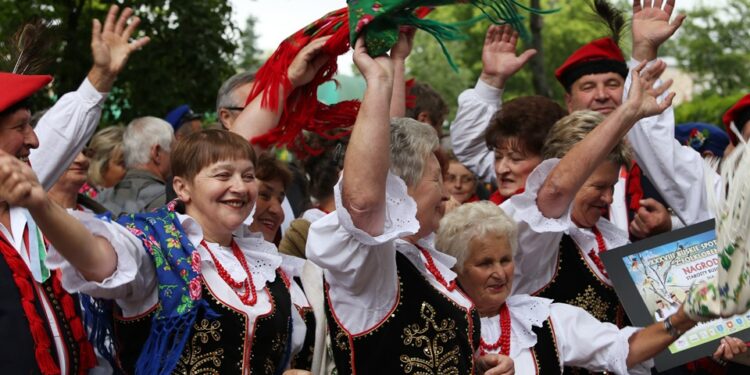 Koncert laureatów 38. Buskich Spotkań z Folklorem i 15. edycja Wojewódzkiego Konkursu "Nasze kulinarne dziedzictwo – smaki regionów" / Stanisław Blinstrub / Radio Kielce