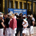 12.5.2015 Czerwona Góra. Pielęgniarki i położne zorganizowały strajk ostrzegawczy. / Stanisław Blinstrub / Radio Kielce