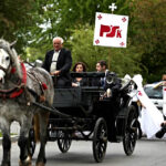 14.5.2015 Kielce. Ulicami miasta przeszedł korowód studencki rozpoczynający juwenalia. Żacy dostali klucze do miasta / Stanisław Blinstrub / Radio Kielce