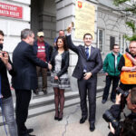 14.5.2015 Kielce. Ulicami miasta przeszedł korowód studencki rozpoczynający juwenalia. Żacy dostali klucze do miasta / Stanisław Blinstrub / Radio Kielce