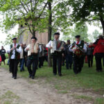 24.5.2015 Tokarnia. Koncert "Jawor – u źródeł kultury" w Tokarni. Korowód / Piotr Michalski / Radio Kielce