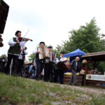 24.5.2015 Tokarnia. Koncert "Jawor – u źródeł kultury" w Tokarni. Korowód / Piotr Michalski / Radio Kielce