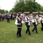 24.5.2015 Tokarnia. Koncert "Jawor – u źródeł kultury" w Tokarni. Korowód / Piotr Michalski / Radio Kielce