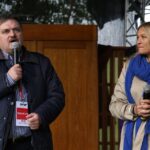 Koncert "Jawor – u źródeł kultury" w Tokarni. Redaktor naczelny Radia Kielce Joanna Gergont-Woś i prezes rozgłośni Jarosław Kusto / Wojciech Habdas / Maciej Wadowski / Radio Kielce